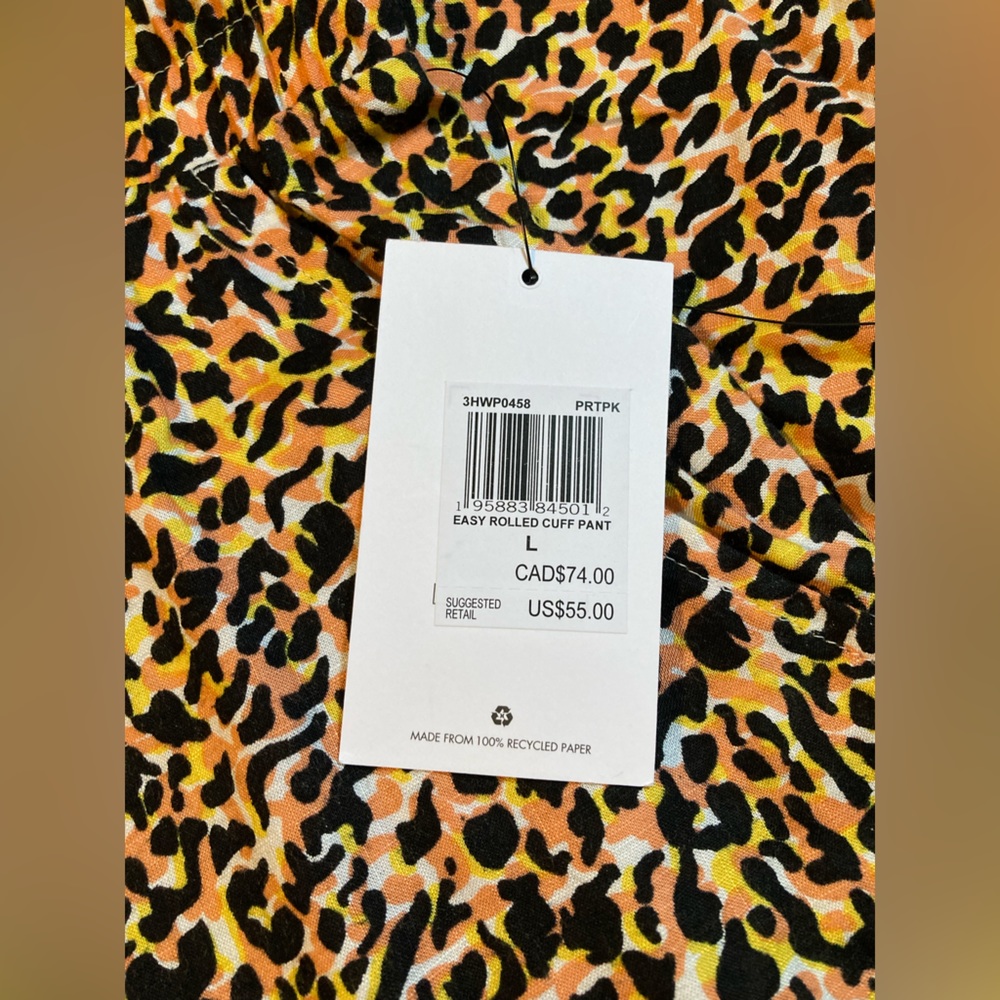 Hurley,large,new with tags,comfy,drawstring, cuffed bottom, animal print - Picture 7 of 10